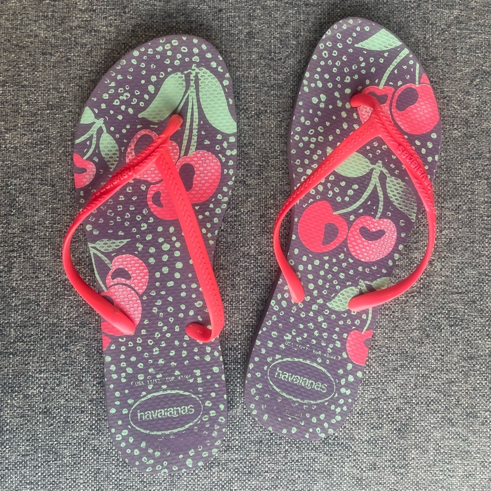 Havaianas purple flip flops, slip on sandals with cherry fruit pattern design!